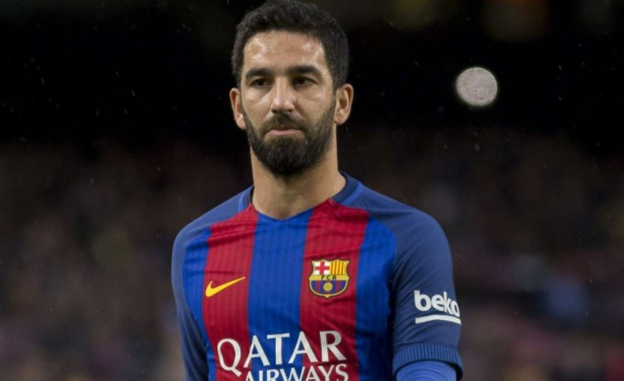 19 Mayıs ile 23 Nisan'ı karıştıran Arda Turan'dan imalı bayram mesajı!