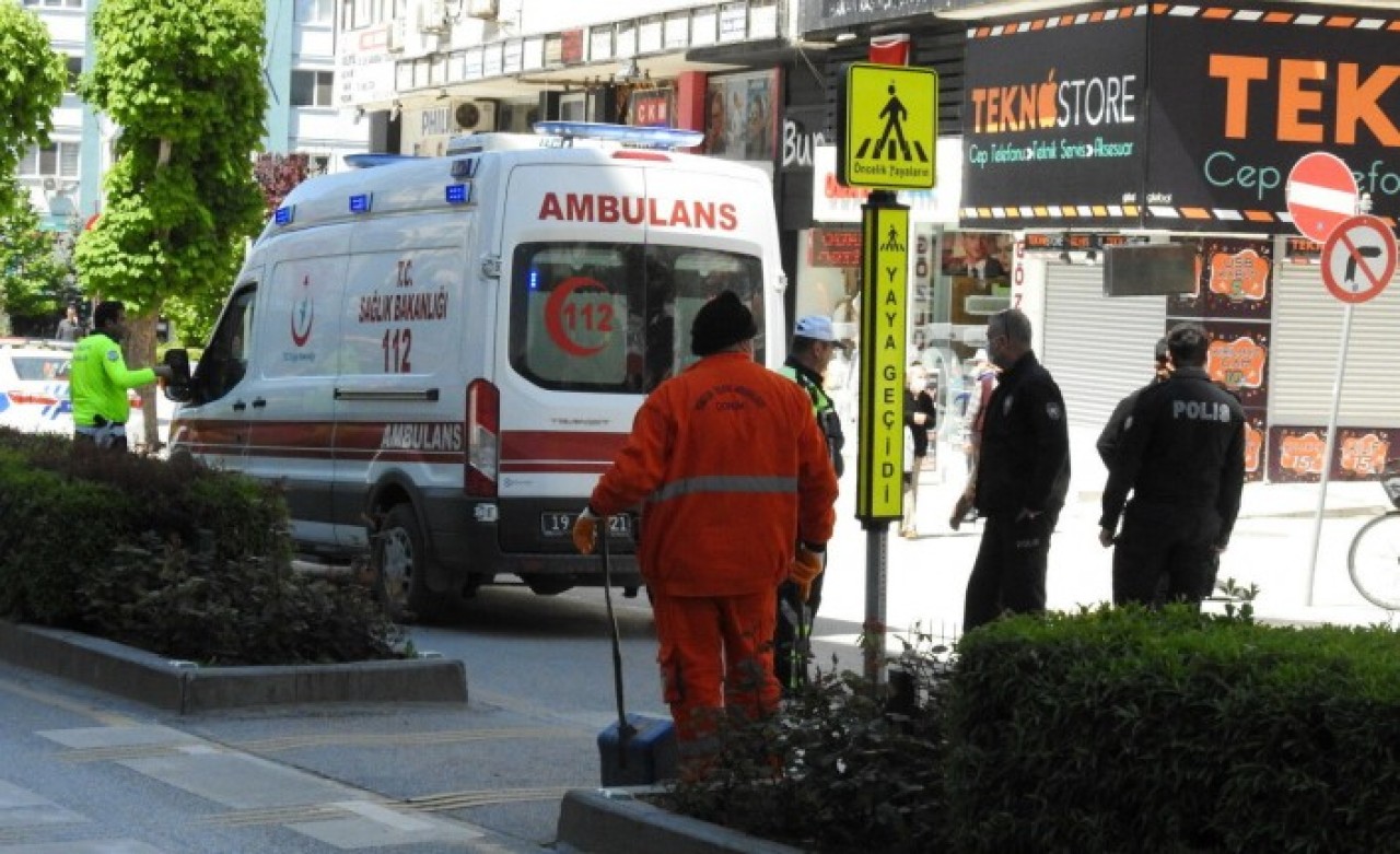 50 gün sonra sokağa çıkan yaşlı çifte motosiklet çarptı!