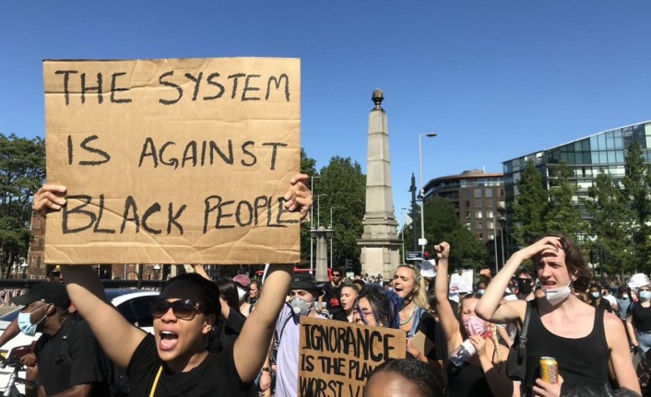 ABD'deki olaylar İngiltere'ye de sıçradı