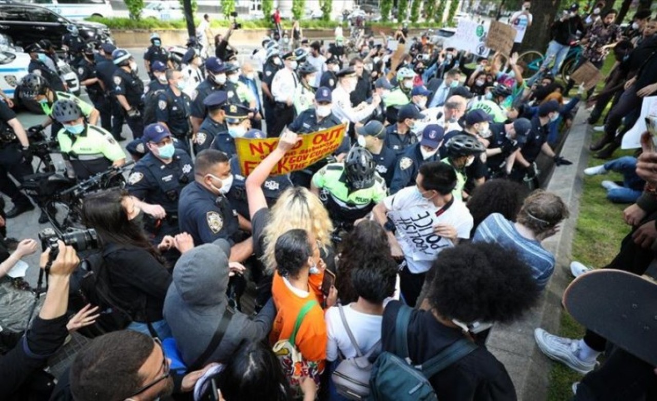 ABD olaylar büyüyor: Gösteride ateş açıldı