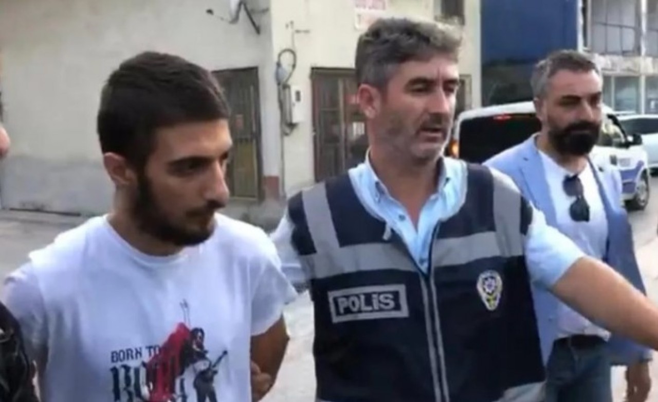 Annesini 50 bıçak darbesiyle öldürüp dolaba kanıyla yazı yazmıştı! İfadesi ortaya çıktı