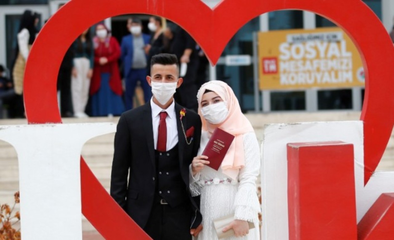 Antalya Valisi Münir Karaloğlu'ndan özel nikah izni