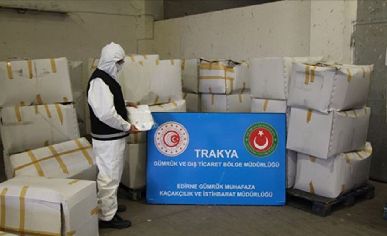 Avrupa'ya giden TIR'da 573 bin 750 maske ele geçirildi