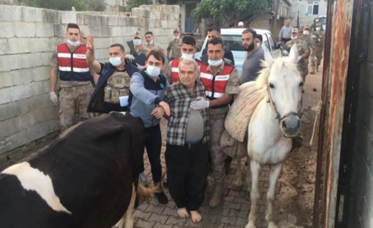 Aynı aileden 4 kişiyi öldürdü,  6 yıl sonra olay yerinde yakalandı