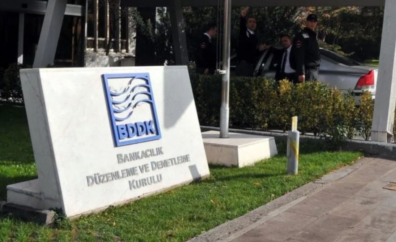 BDDK’dan üç bankaya döviz yasağı