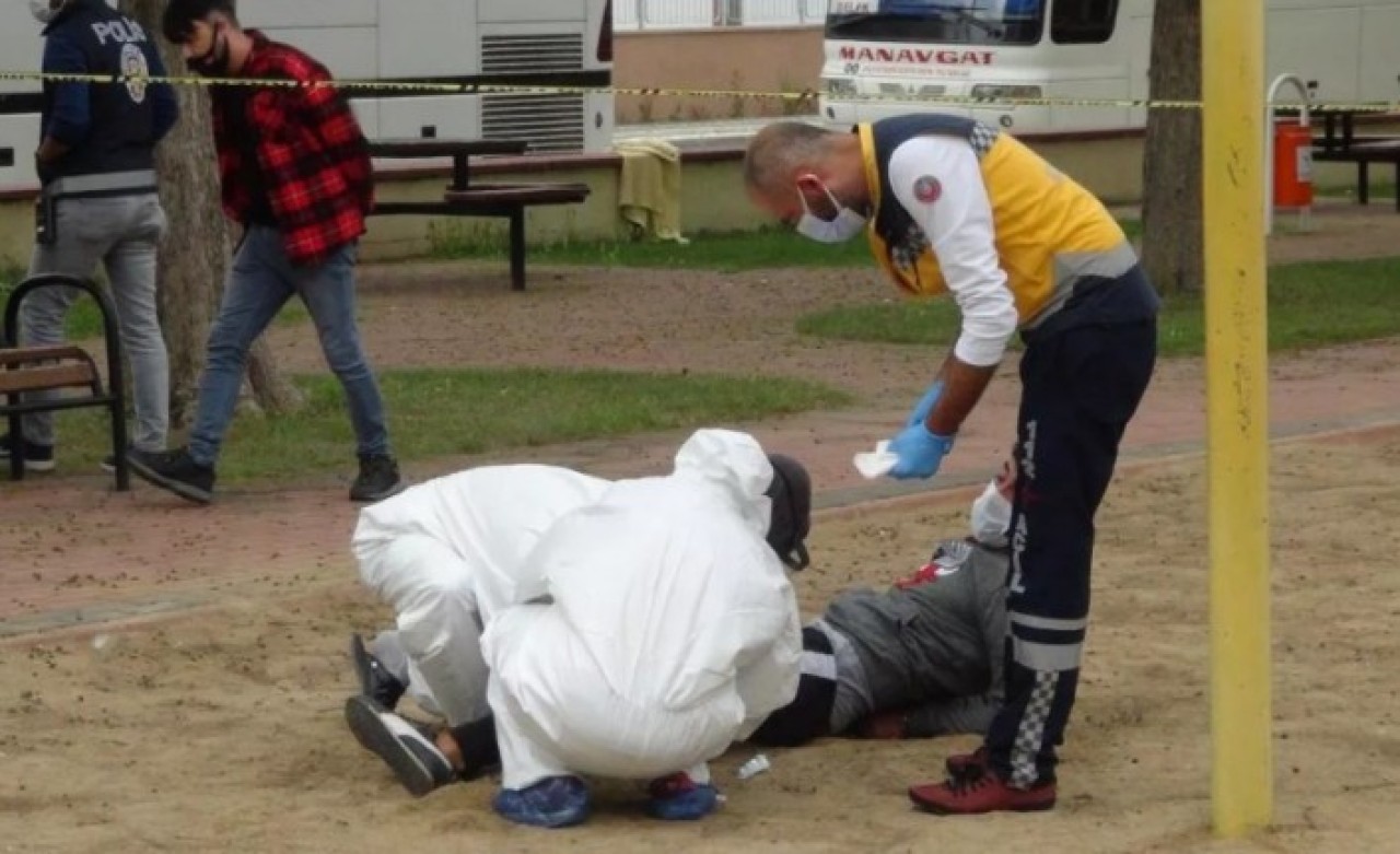 Bebeğini kaçırıp boğazına bıçak dayadı: 'Peşimi bırakın,  bebeği bana doğrattırmayın'