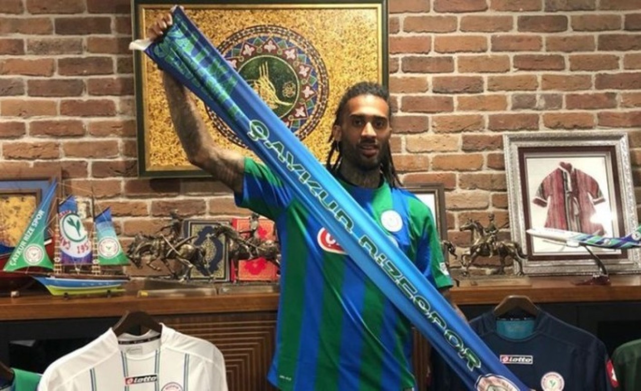 Beni Fenerbahçe ile kandırdılar,  Rize'ye imza attım!