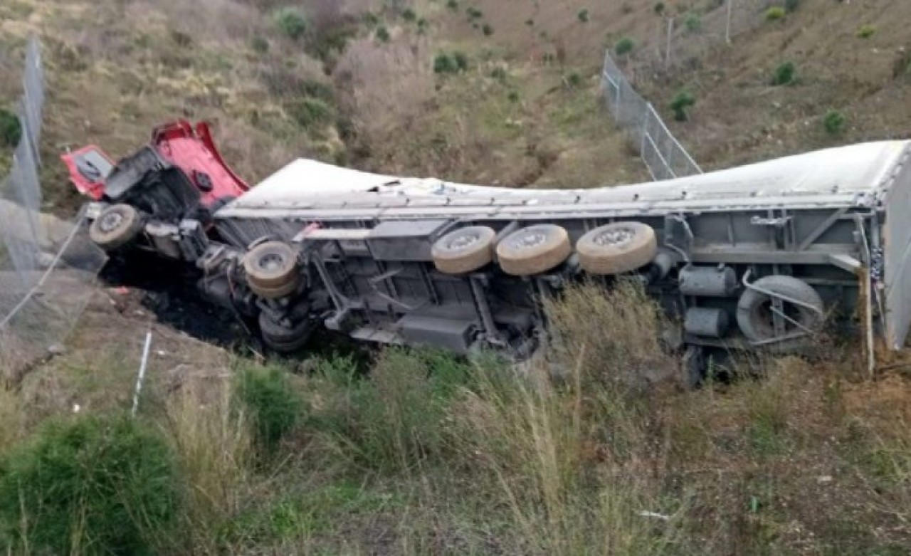 Bitlis'teki korkunç kazada 1 kişi öldü 4 kişi yaralandı: 115 küçükbaş hayvan ise telef oldu