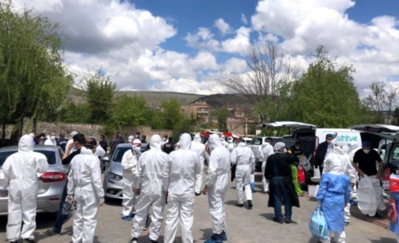 "Bizi koronadan koru" diye gittikleri üfürükçü kadın,  virüsü tüm mahalleye bulaştırdı