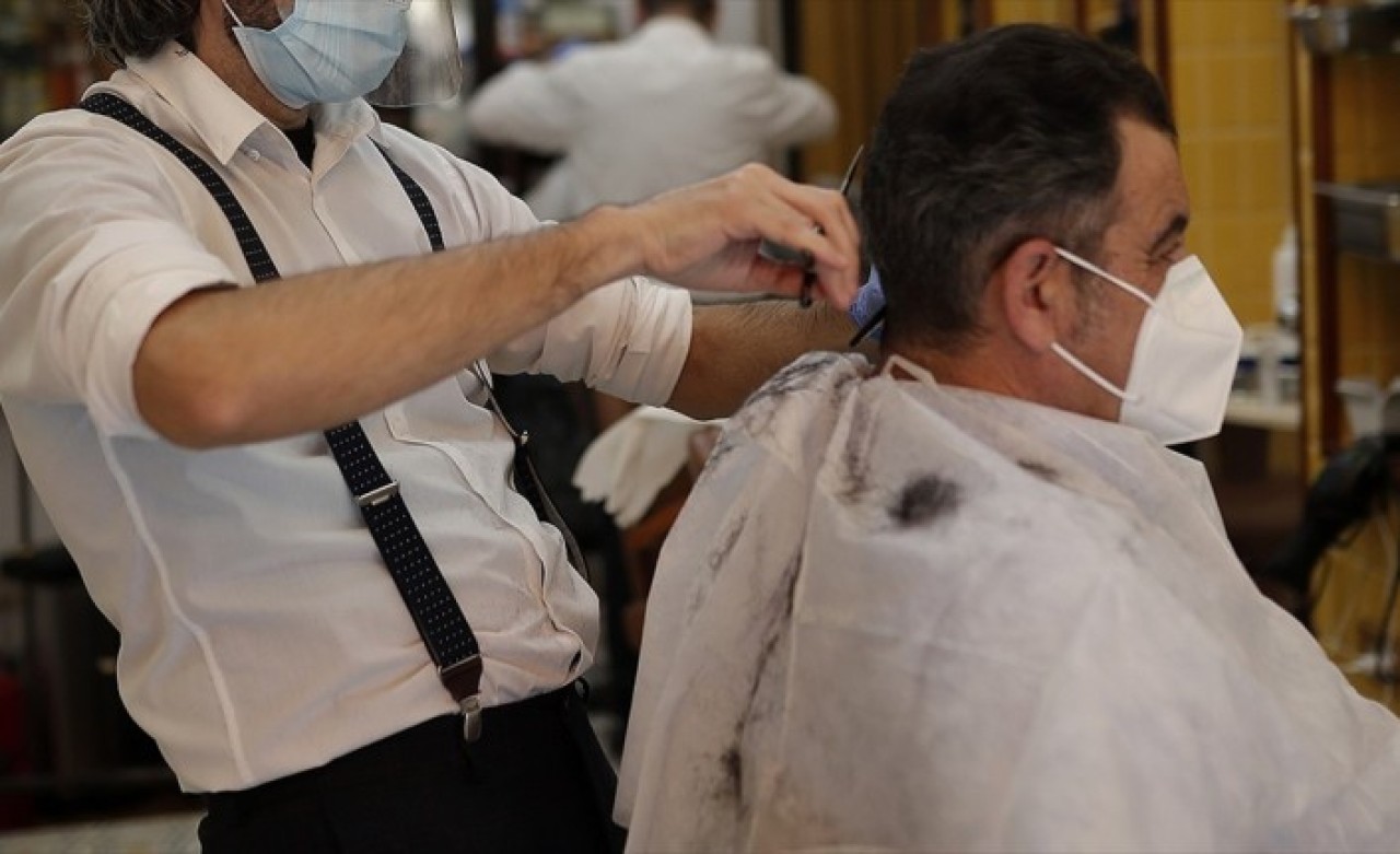 Bugün hizmete başlayan berberlerden tıraş fiyatlarına büyük zam!