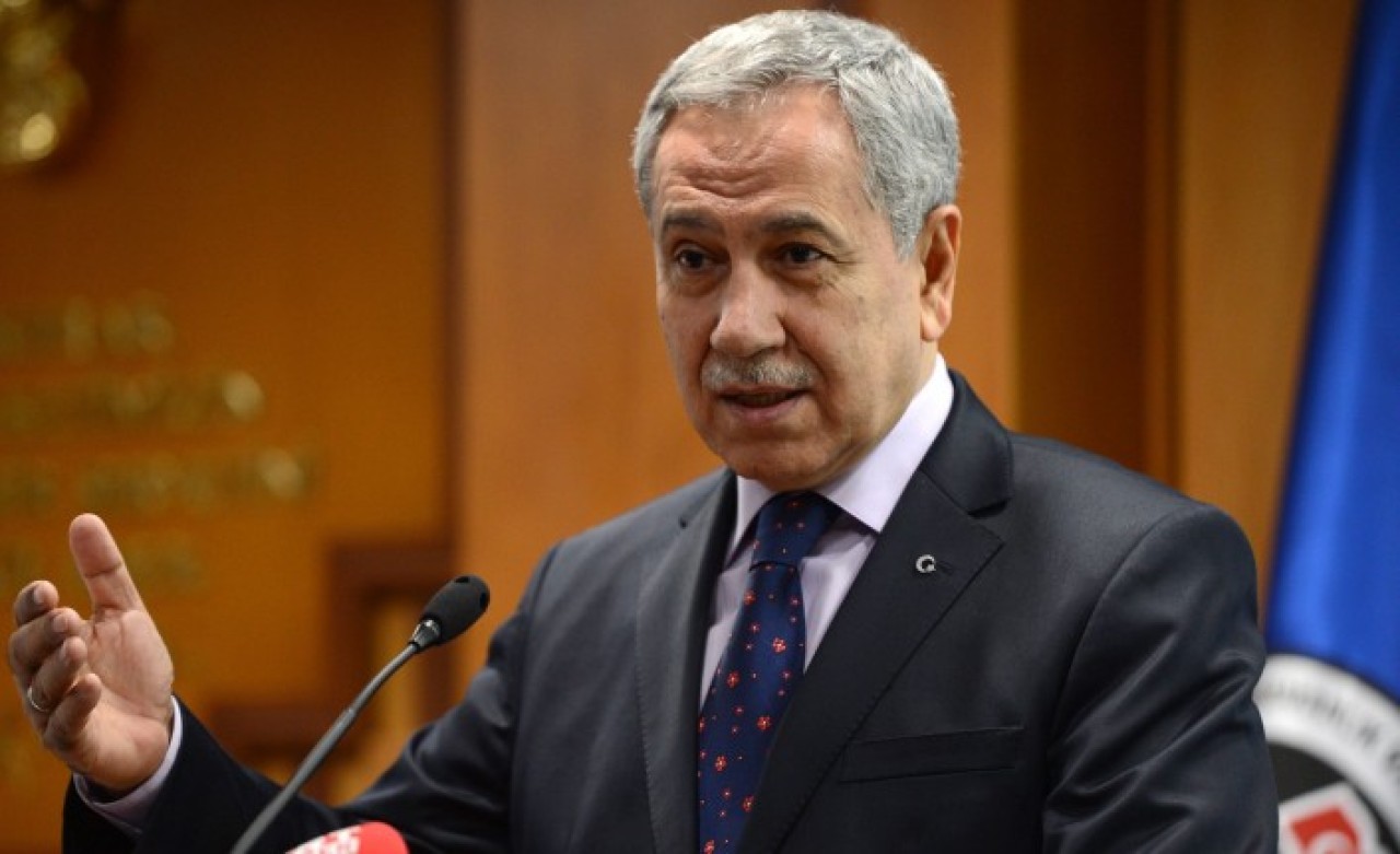 Bülent Arınç’tan camilerde her gün dua okunmasına sert tepki!