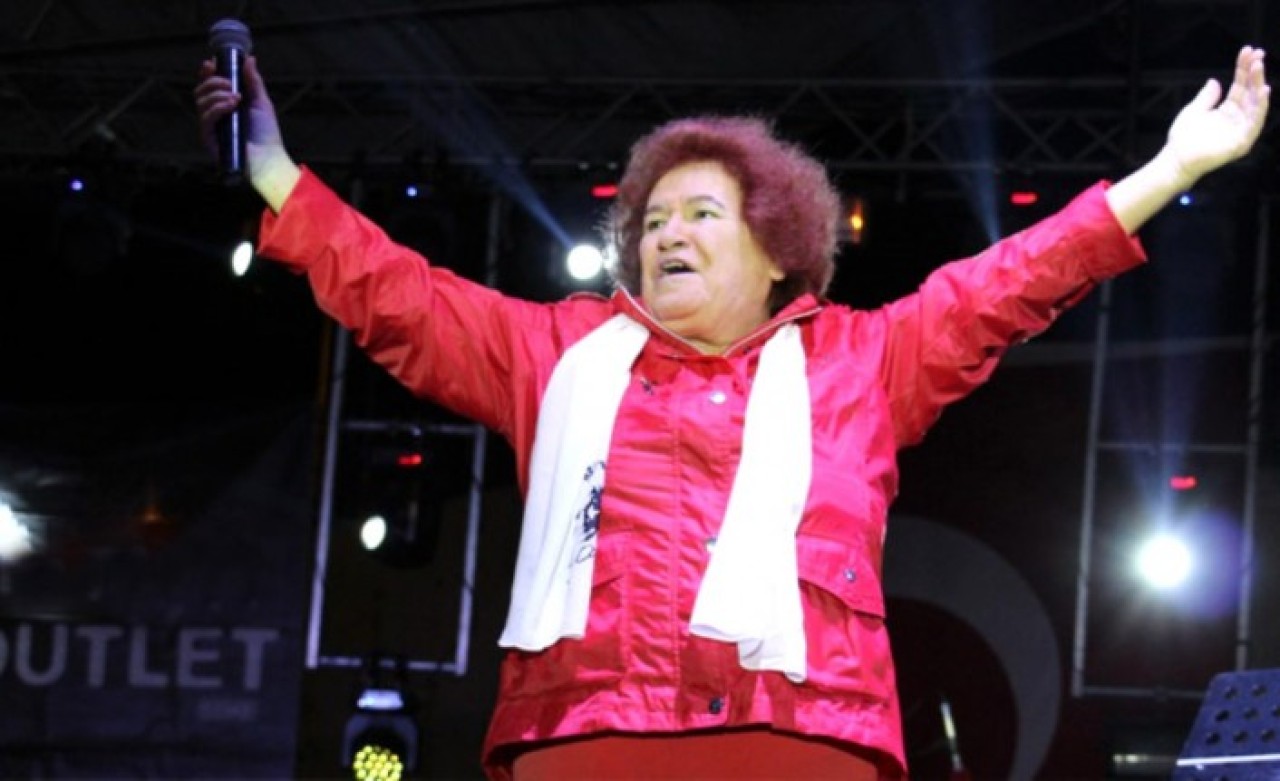 Camide şarkısı çalınan Selda Bağcan'dan flaş açıklama