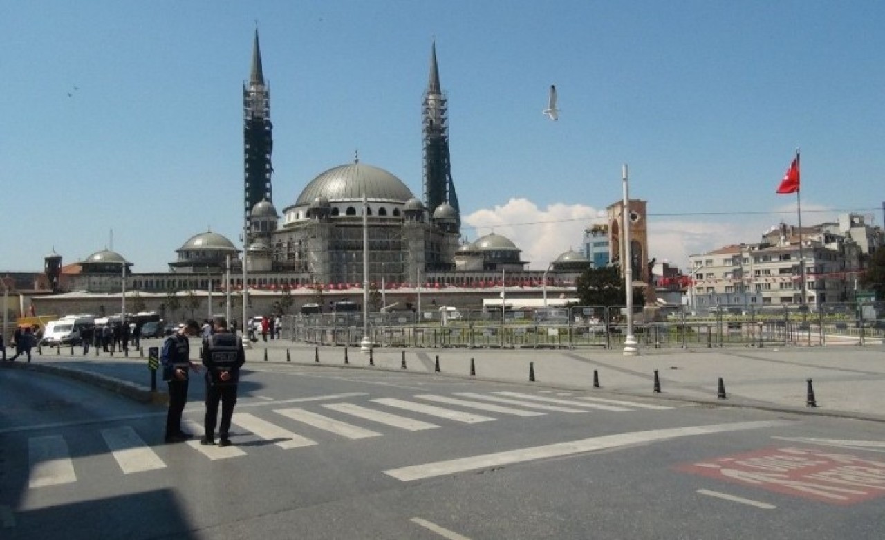 Camiler 12 Haziran'da,  okullar 1 Eylül'de