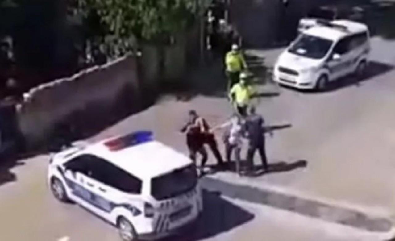 Çorlu'da polis,  evlerinin önünde oturan vatandaşlara sert müdahalede bulundu