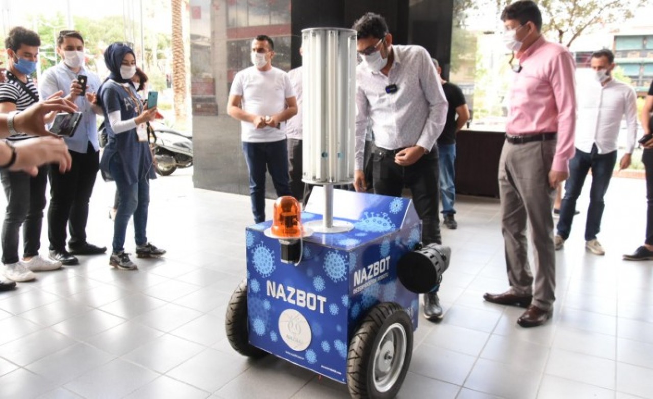 Covid-19 ile mücadele için tasarlanan yerli robot NAZBOT-1 tanıtıldı
