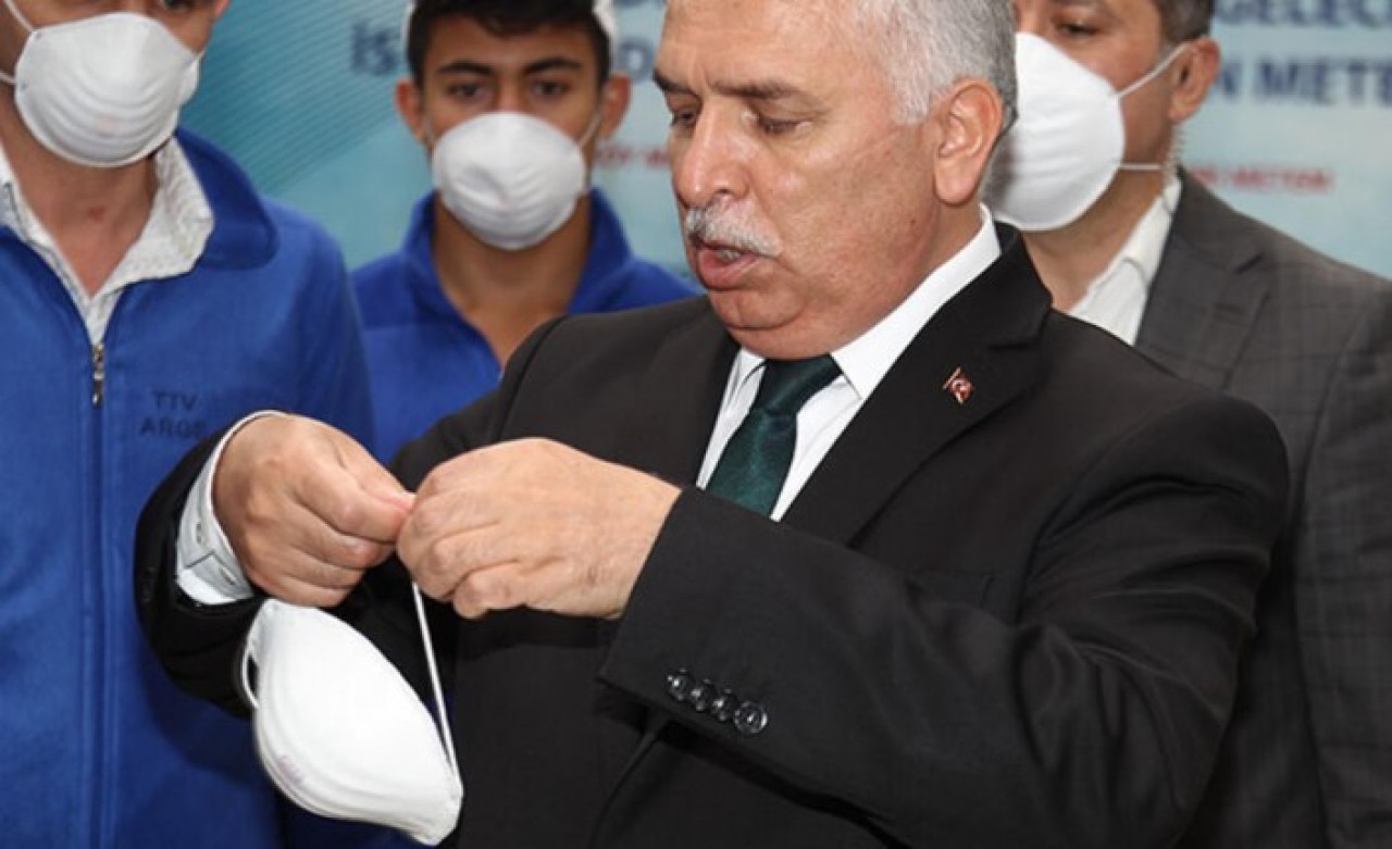 Cürete bak: Valiyi bile alet ettiler!