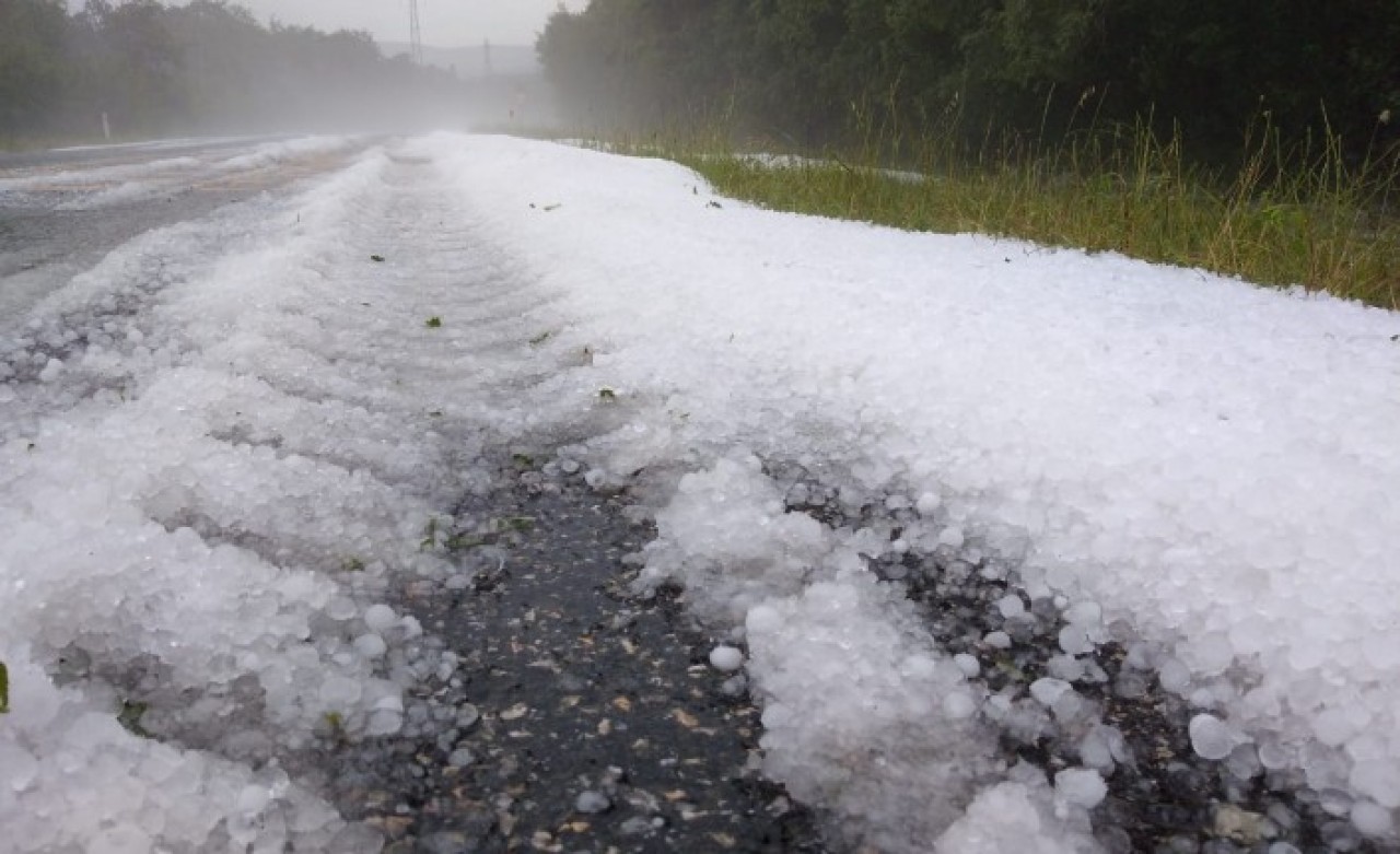 Görüntüler İstanbul'dan: İlçe beyaza büründü,  sürücüler zor anlar yaşadı!