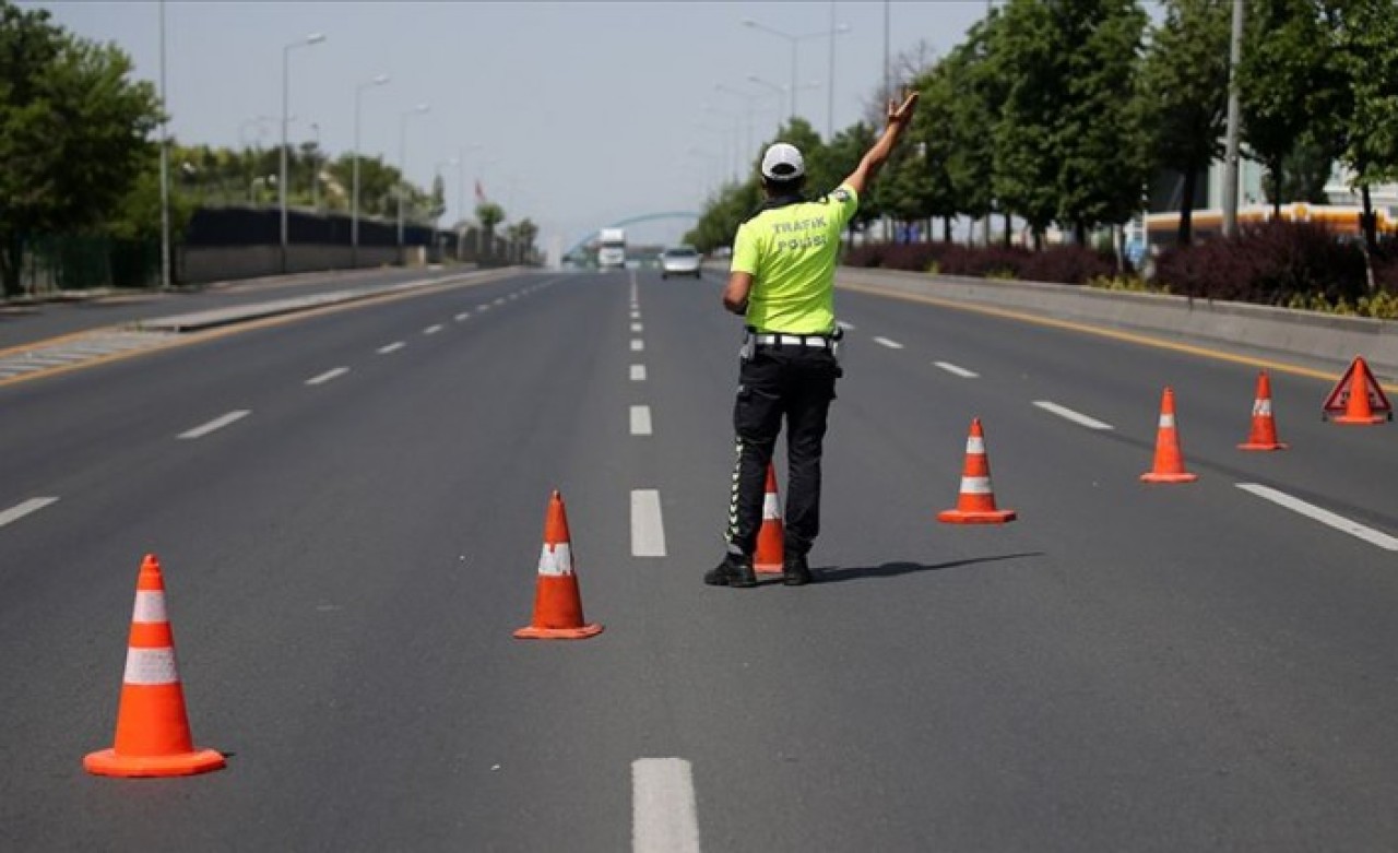 İçişleri'nden yeni genelge: 18 yaş altı seyahat edebilecek