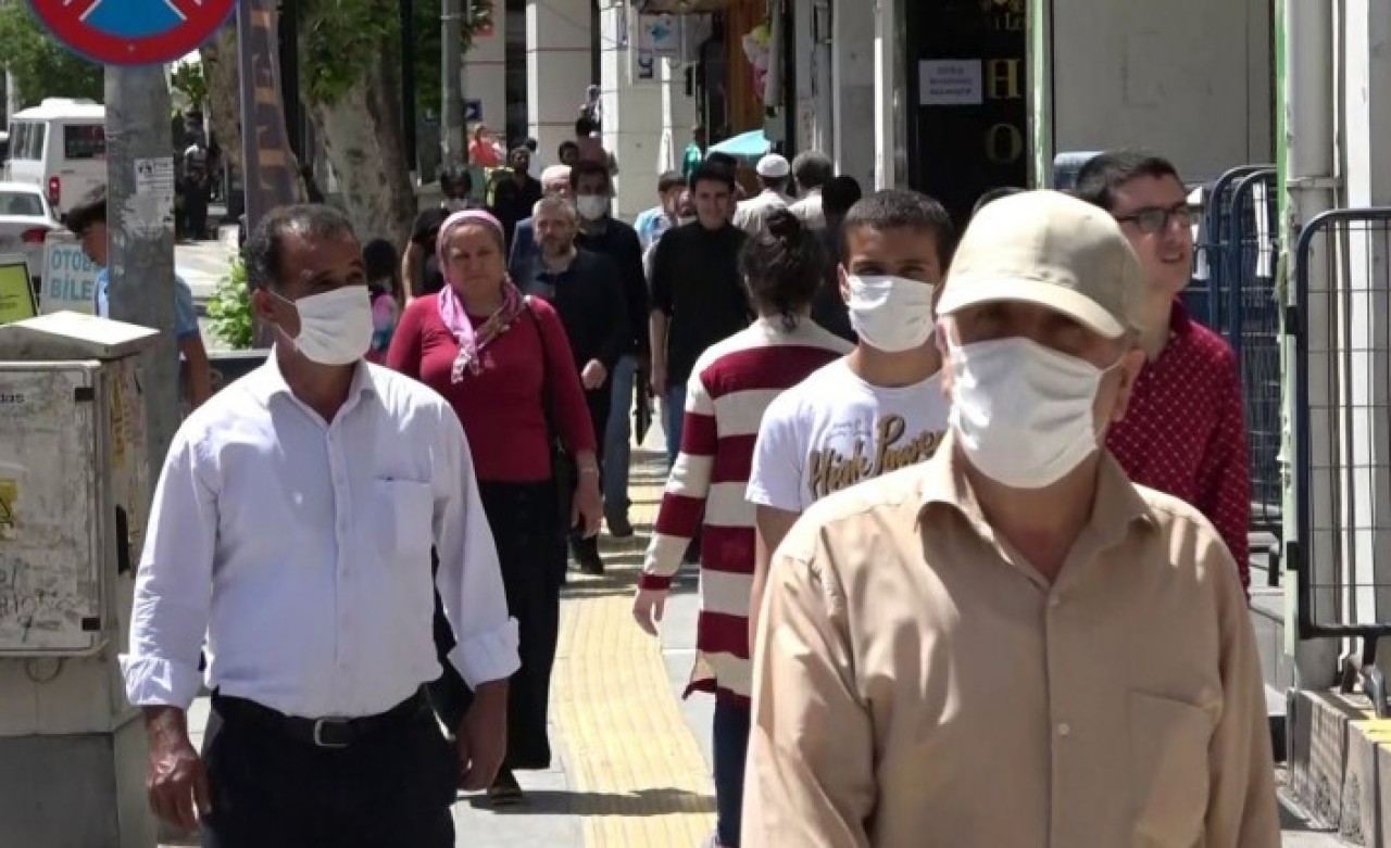 İstanbul'da koronavirüs kısıtlamalarının kalkacağı tarih belli oldu