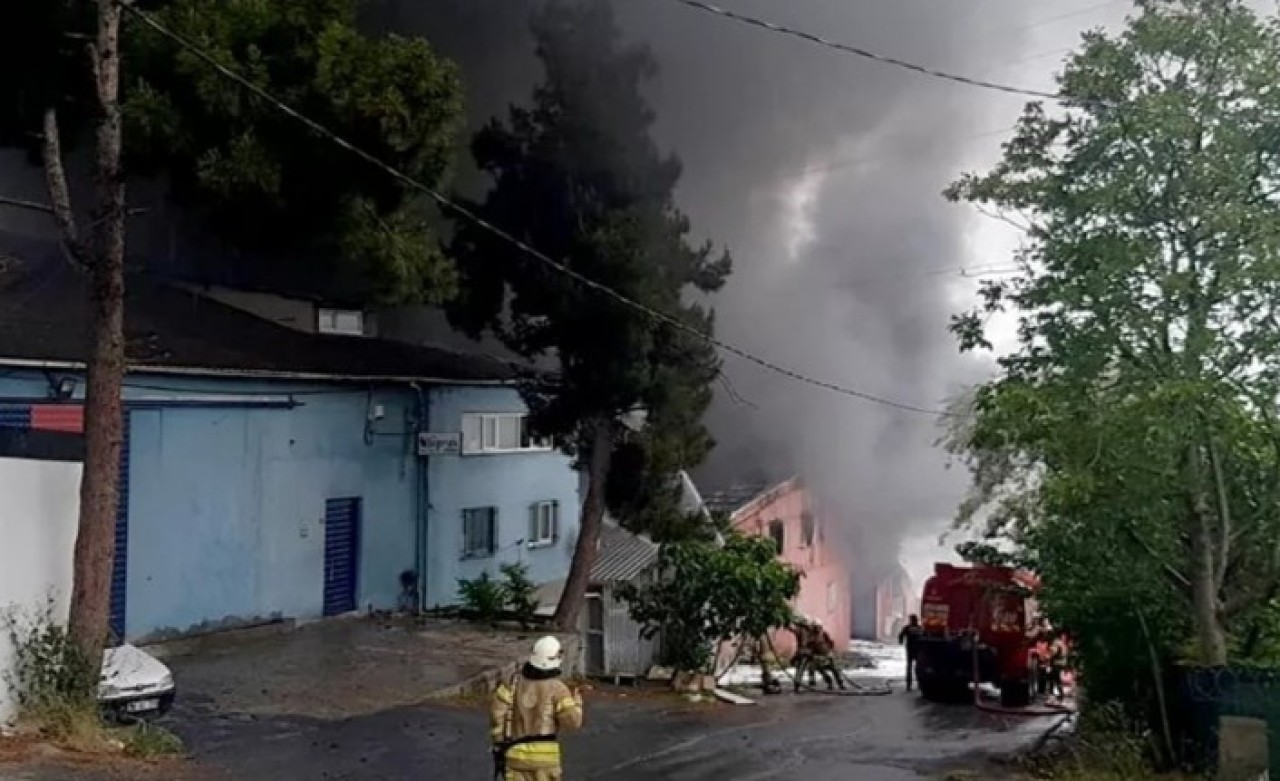İstanbul'da plastik fabrikasında yangın