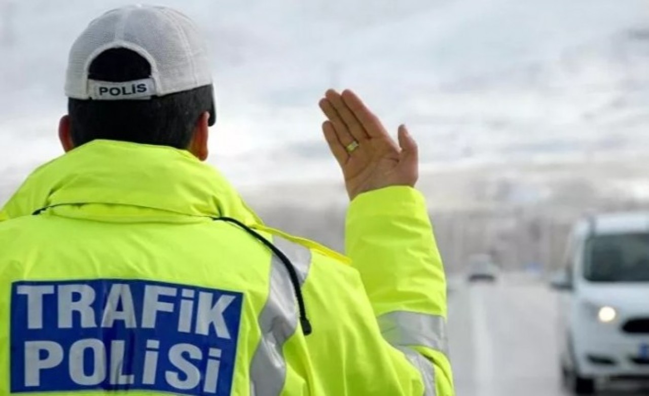 İstanbul'da Rize'ye ehliyetsiz gitmek isteyen sürücü Trabzon'da yakalandı