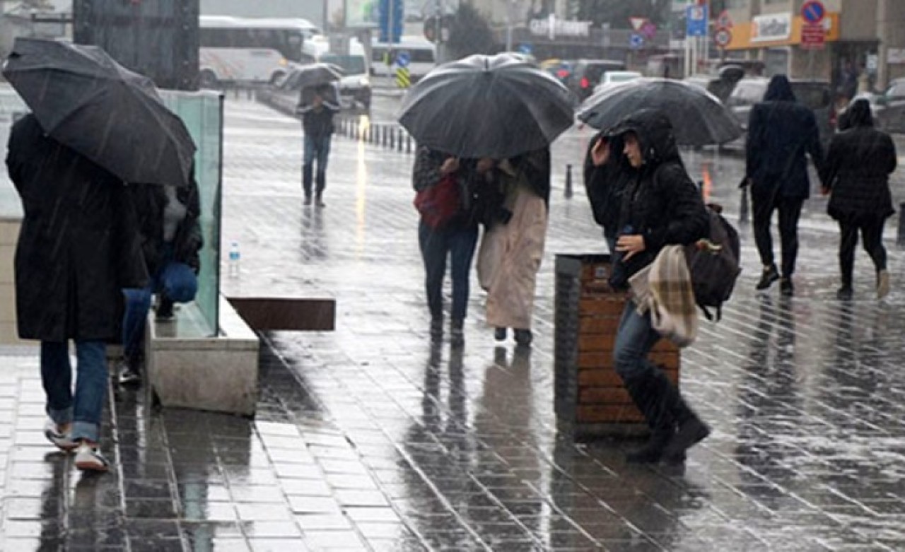 İstanbullu soğuk havadan kurtulamadı: 3 gün boyunca sağanak var!