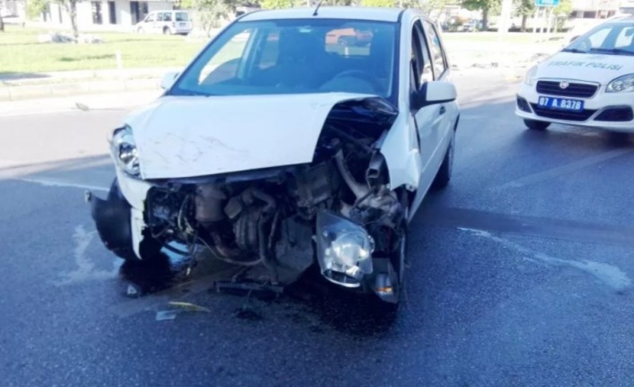 Kaza yaptı,  polise 'gazeteciyim' diyerek kurtulmaya çalıştı