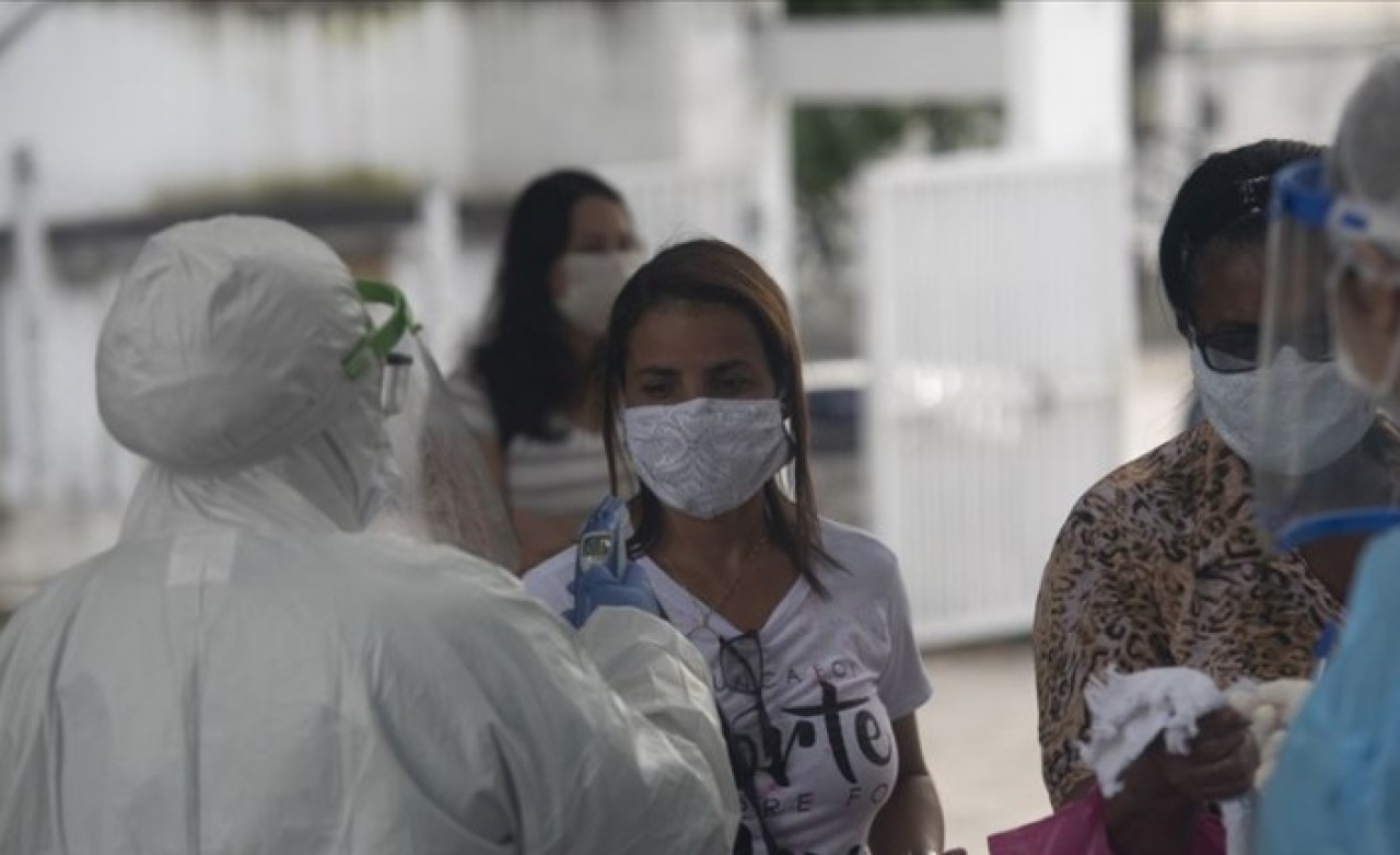 Koronavirüs istifaları devam ediyor: Şimdi de sağlık bakanı istifa etti