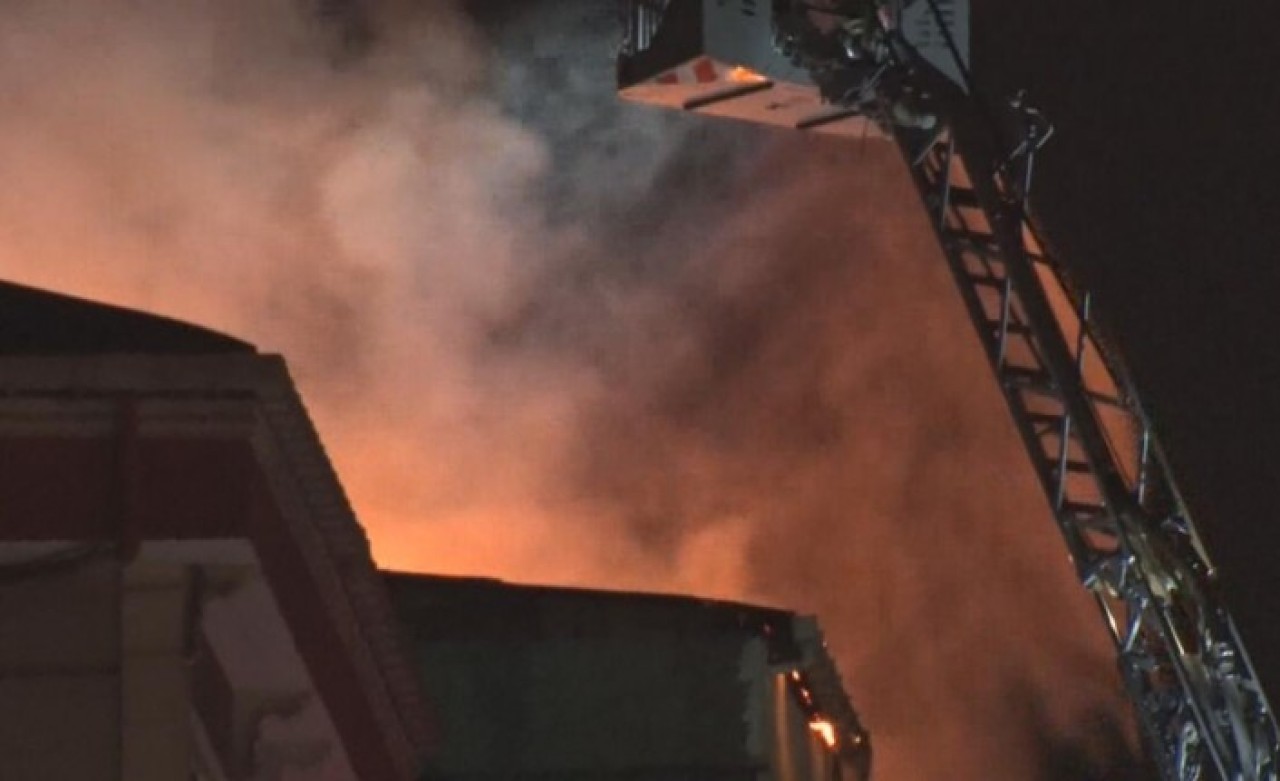 Küçükçekmece’de 4 katlı binada yangın