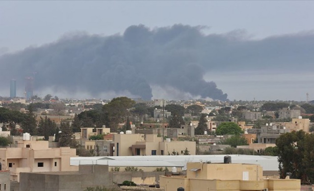 Libya'da Hafter milisleri bayram sabahı başkenti bombaladı