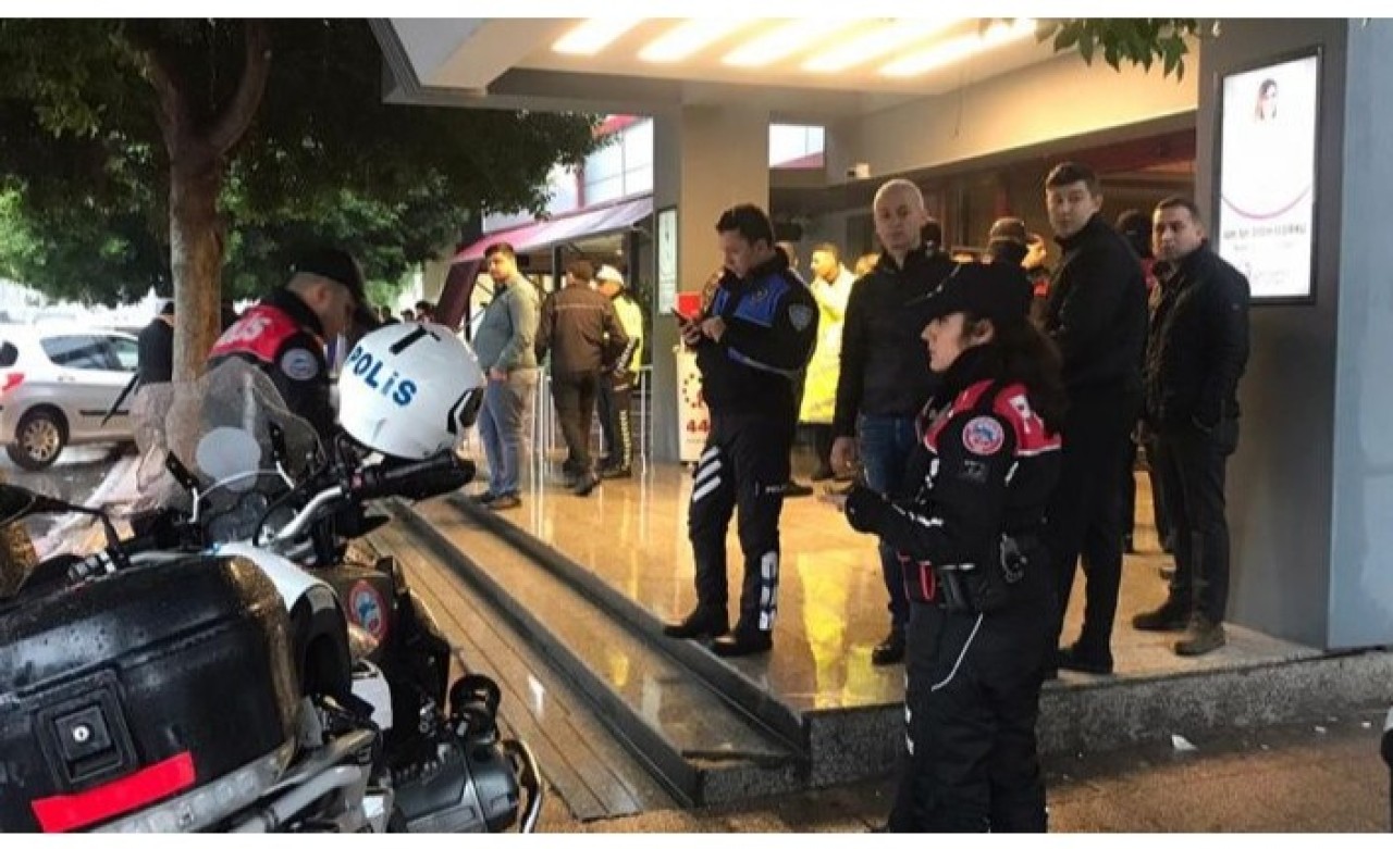 Manisa Turgutlu'da sokağa çıkan vatandaşı polis tebrik etti: Peki neden?