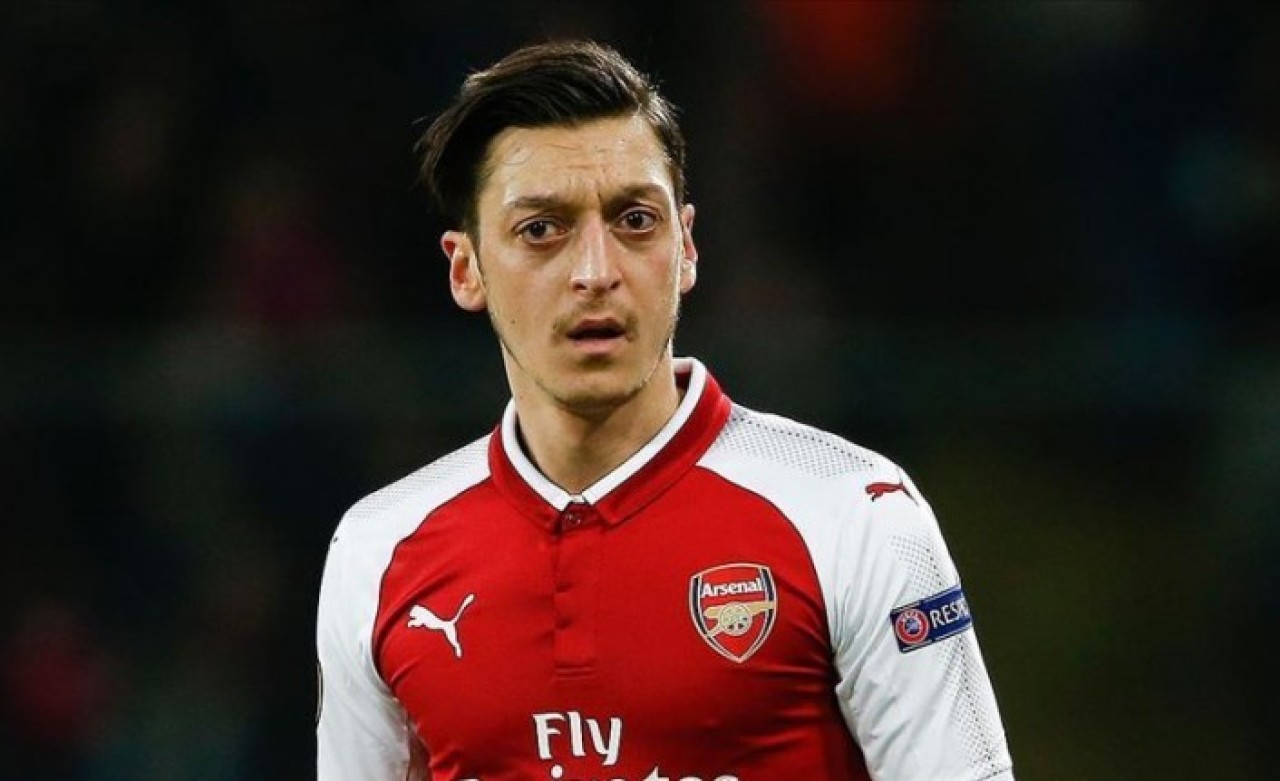 Mesut Özil'den Türk Kızılaya rekor bağış