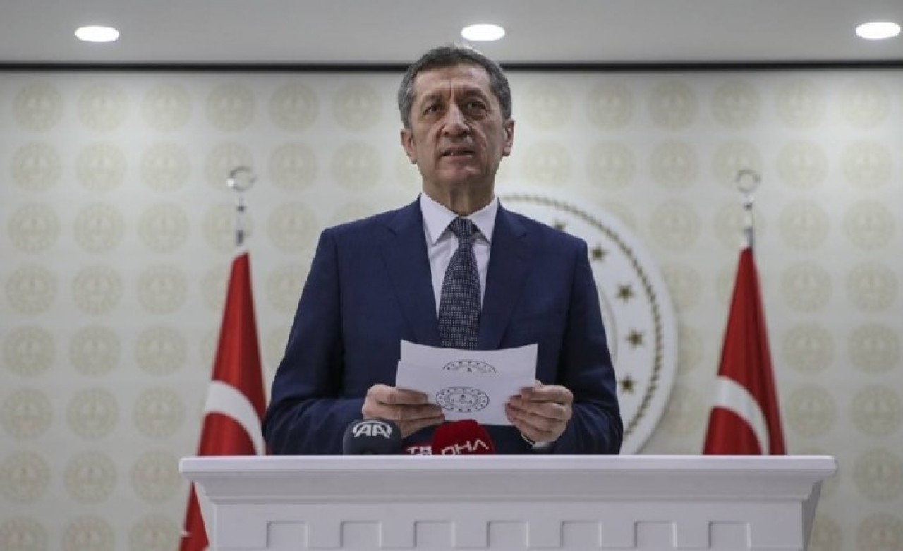 Milli Eğitim Bakanı Ziya Selçuk,  öğrenci babalarına sitem etti