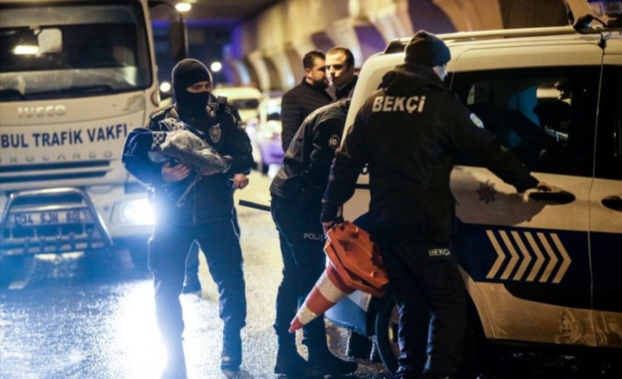 Polisle vatandaş arasında ilginç diyalog: 'Biz Yunan polisi miyiz?'