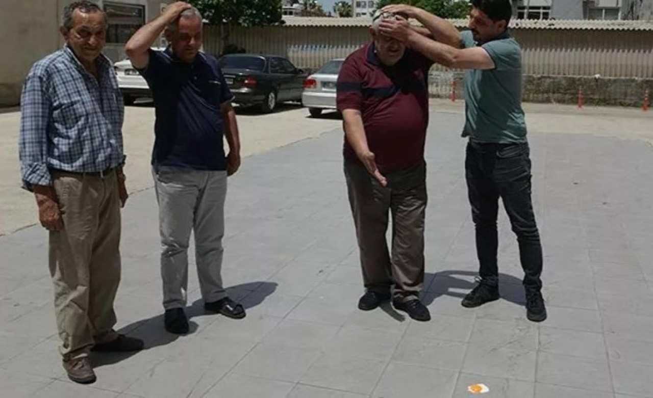 Sıcaktan termometreler patladı: Yolda yumurta pişirdiler