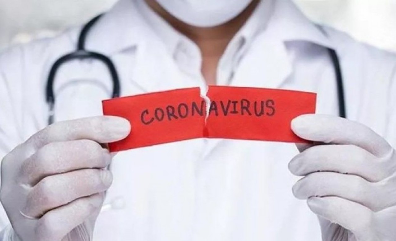 Sosyal mesafeyi ihlal eden Bilim Kurulu Üyesi istifa etti!