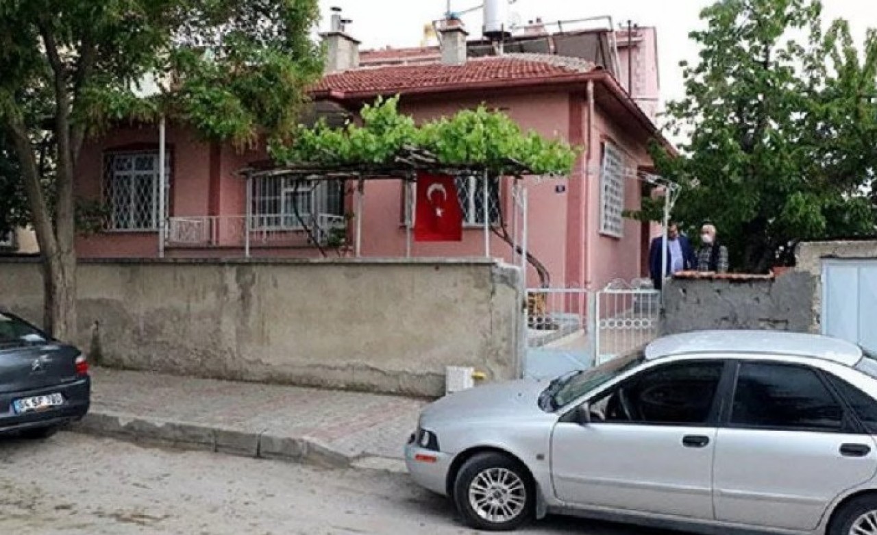 Su isteyen kişiye kapıyı açan 85 yaşındaki kadın darbedilerek,  soyuldu