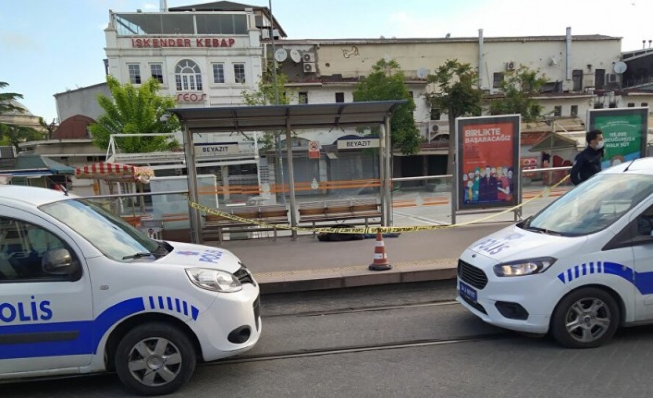 Tramvay durağında erkek cesedi bulundu