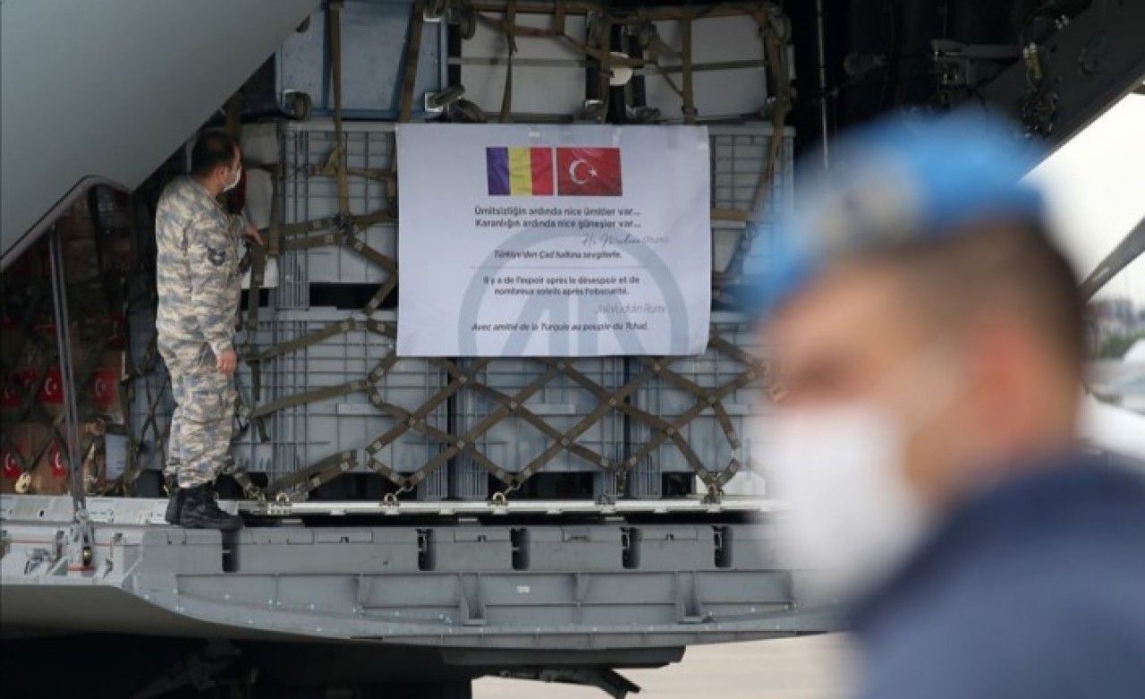 Türkiye'den bir ülkeye daha tıbbi yardım malzemesi