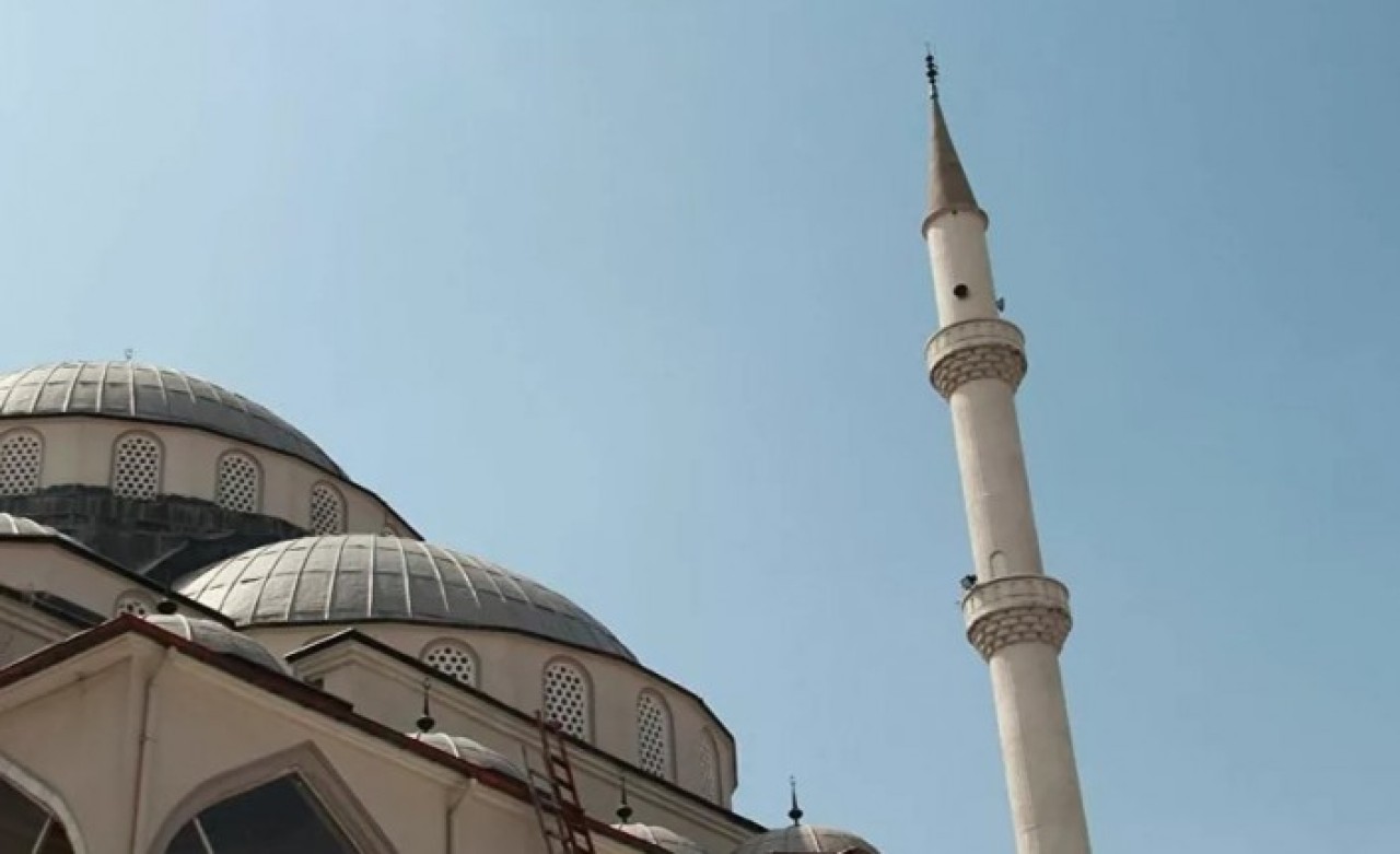 Türkiye’deki ezan sistemini tasarlayan mühendisten uyarı: Tüm camilerin anons sistemi ele geçirilebilir