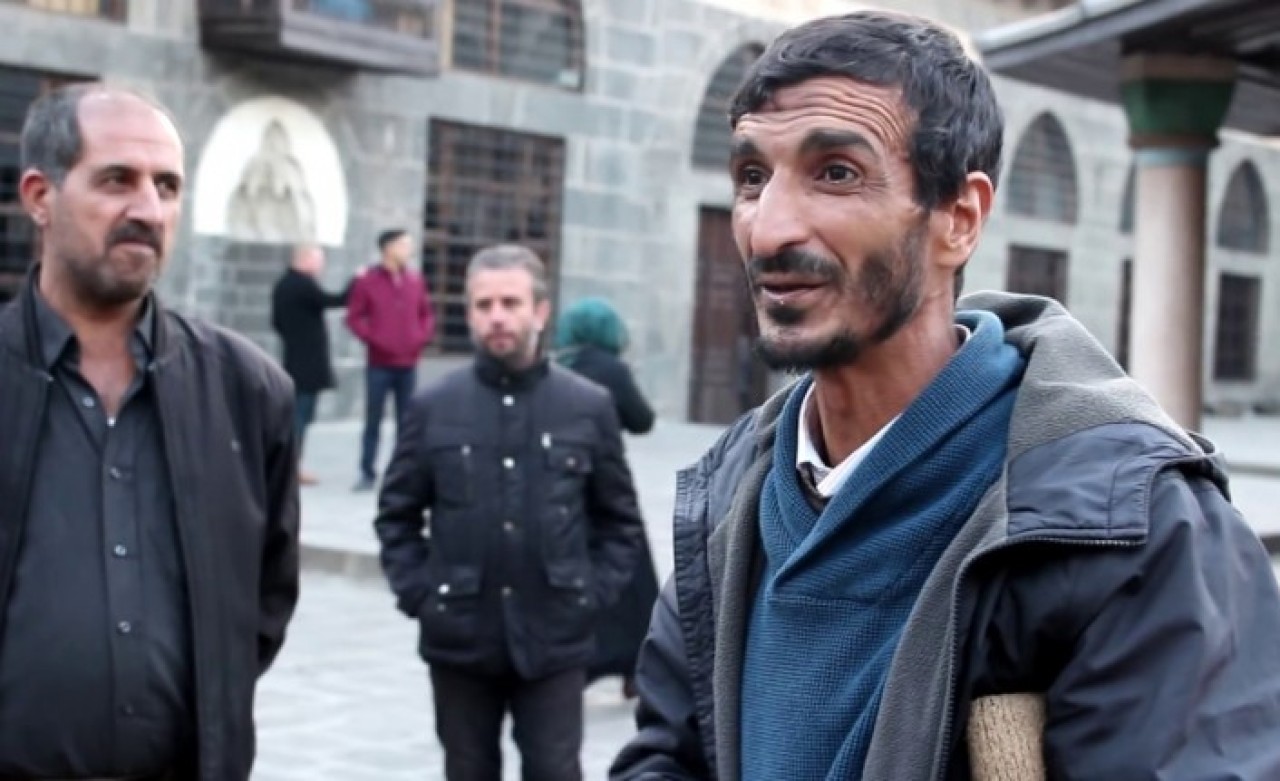 Cami önünde insanlara İslam'ı anlatan 'Filozof Ramazan' akıl hastanesine yatırıldı: Sosyal medya ayaklandı!