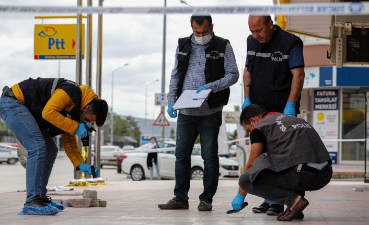 Vahşet: Veysel Tetik,  10 yıllık eşi Selma Tetik'i sokak ortasında öldürdü