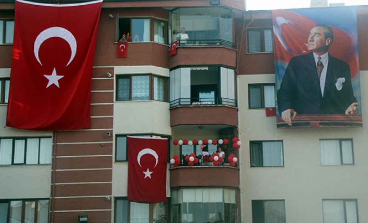 Yaz tarih bunu da yaz: 19 Mayıs saat 19:19,  Türkiye tek yürek!