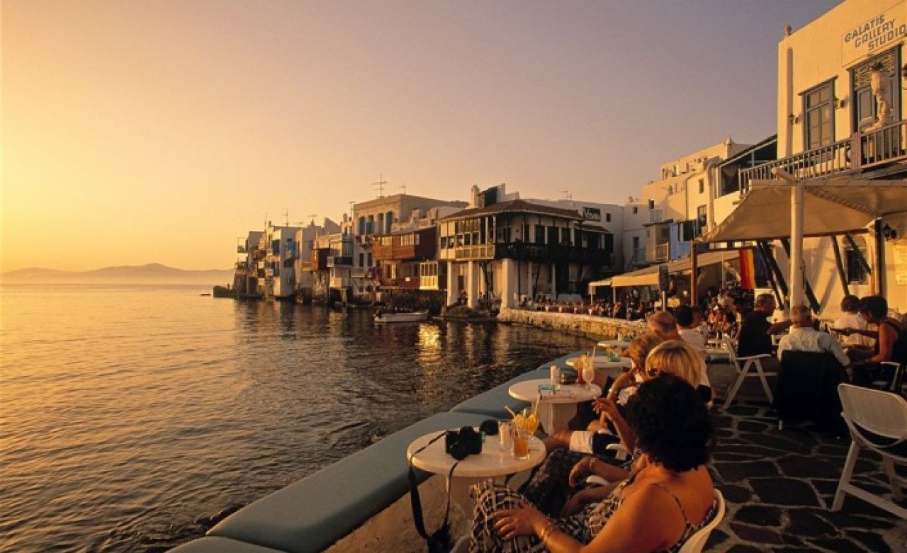 Yunanistan 25 ülkeden turist kabul etmeye başlayacak