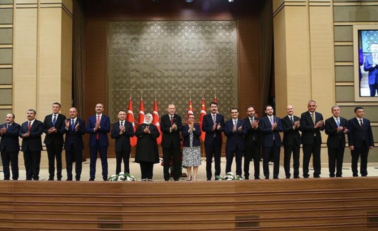 2 Bakanlıkla ilgili flaş iddia: Bölünüyorlar!