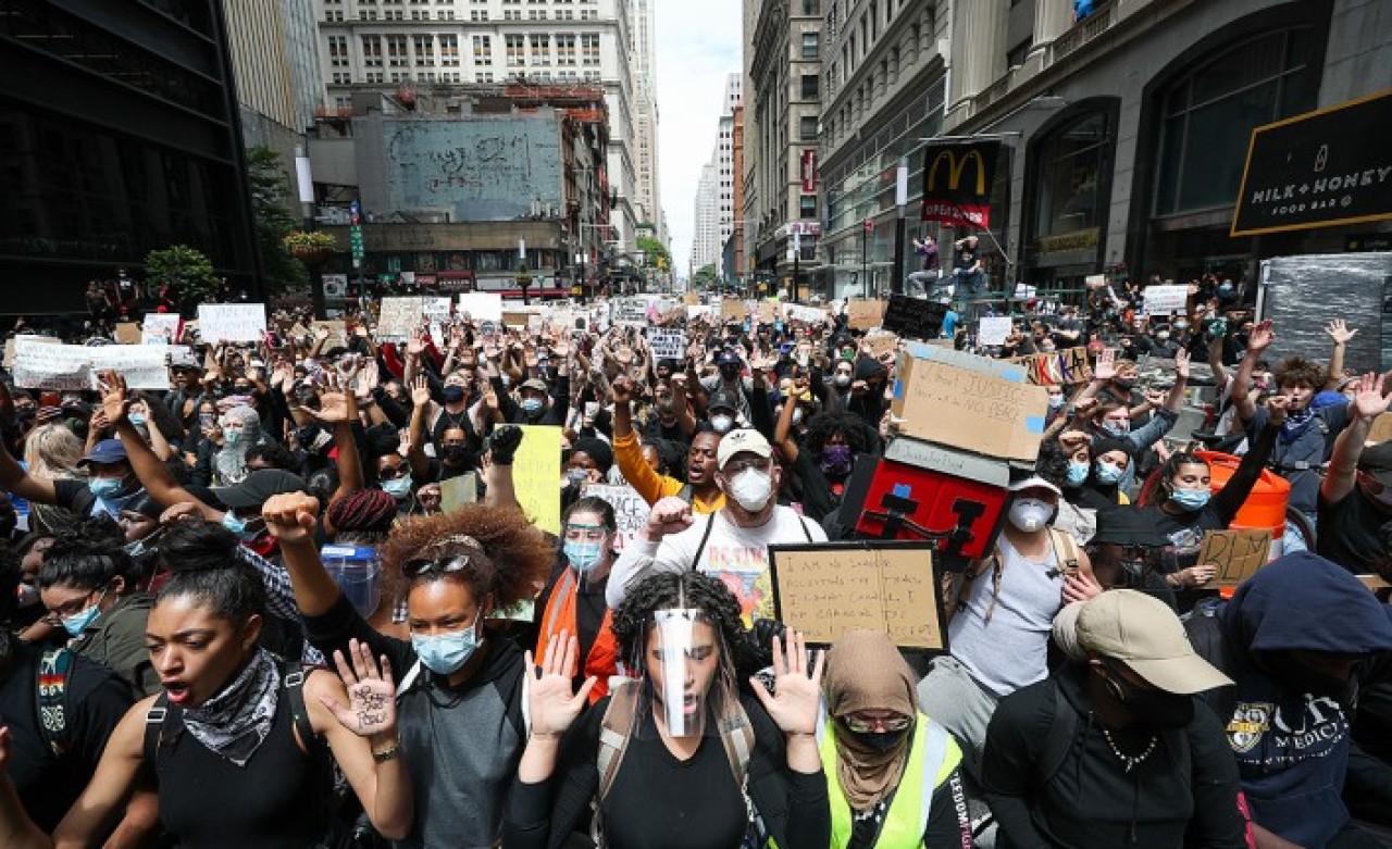 ABD'de olaylar bitmiyor: 8. gününde de binlerce kişi sokakta