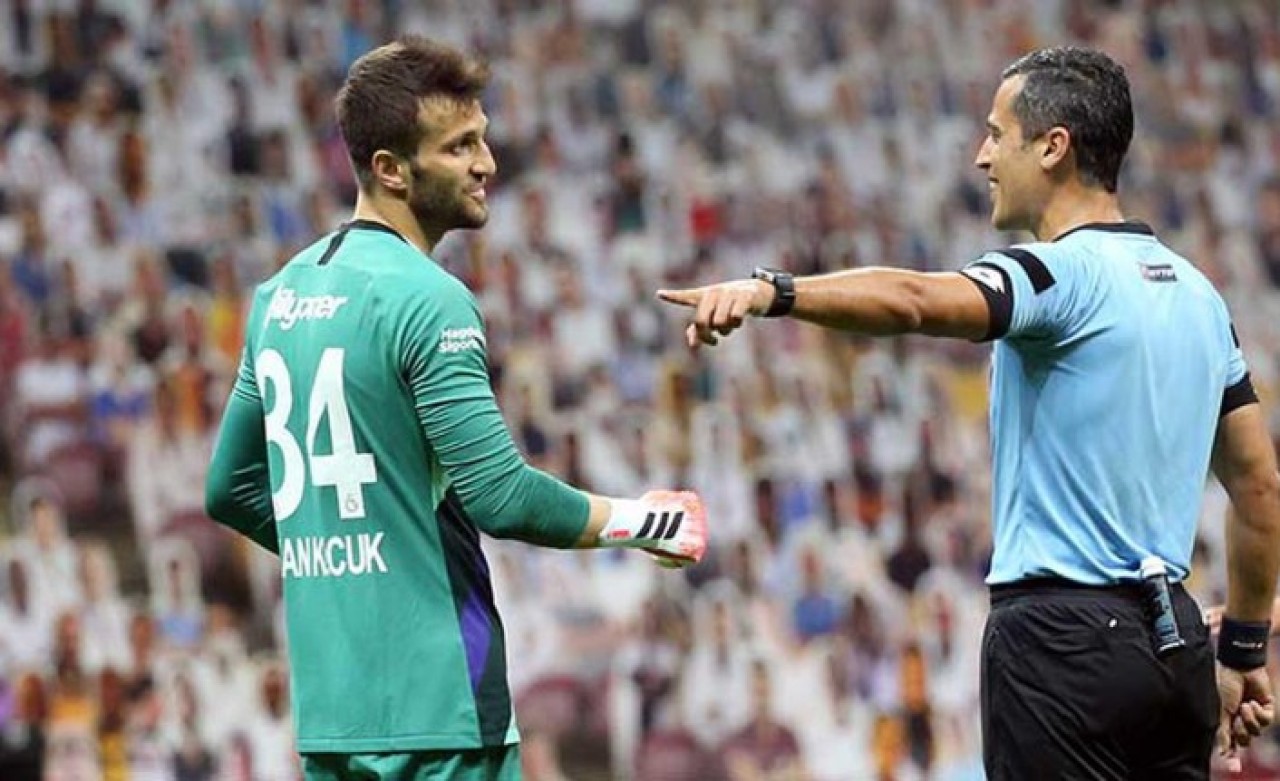 Ahmet Çakar: Utanç gecesi,  Galatasaray'ı hakem boğdu!