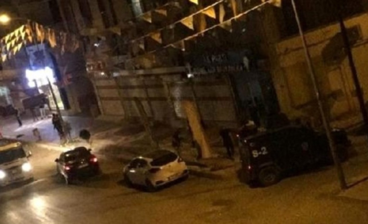 AK Parti binasına molotofkokteylli saldırı