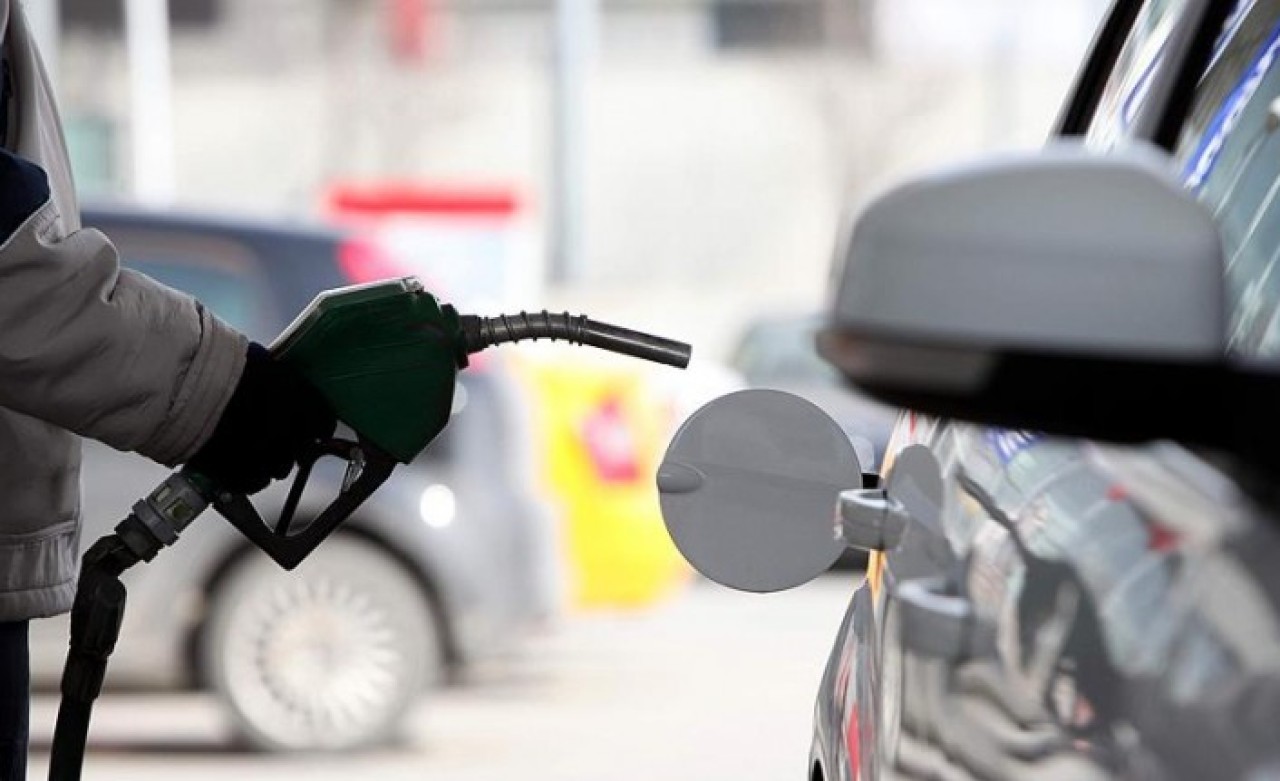 Araç sahiplerine sevindirici haber: Benzine indirim!