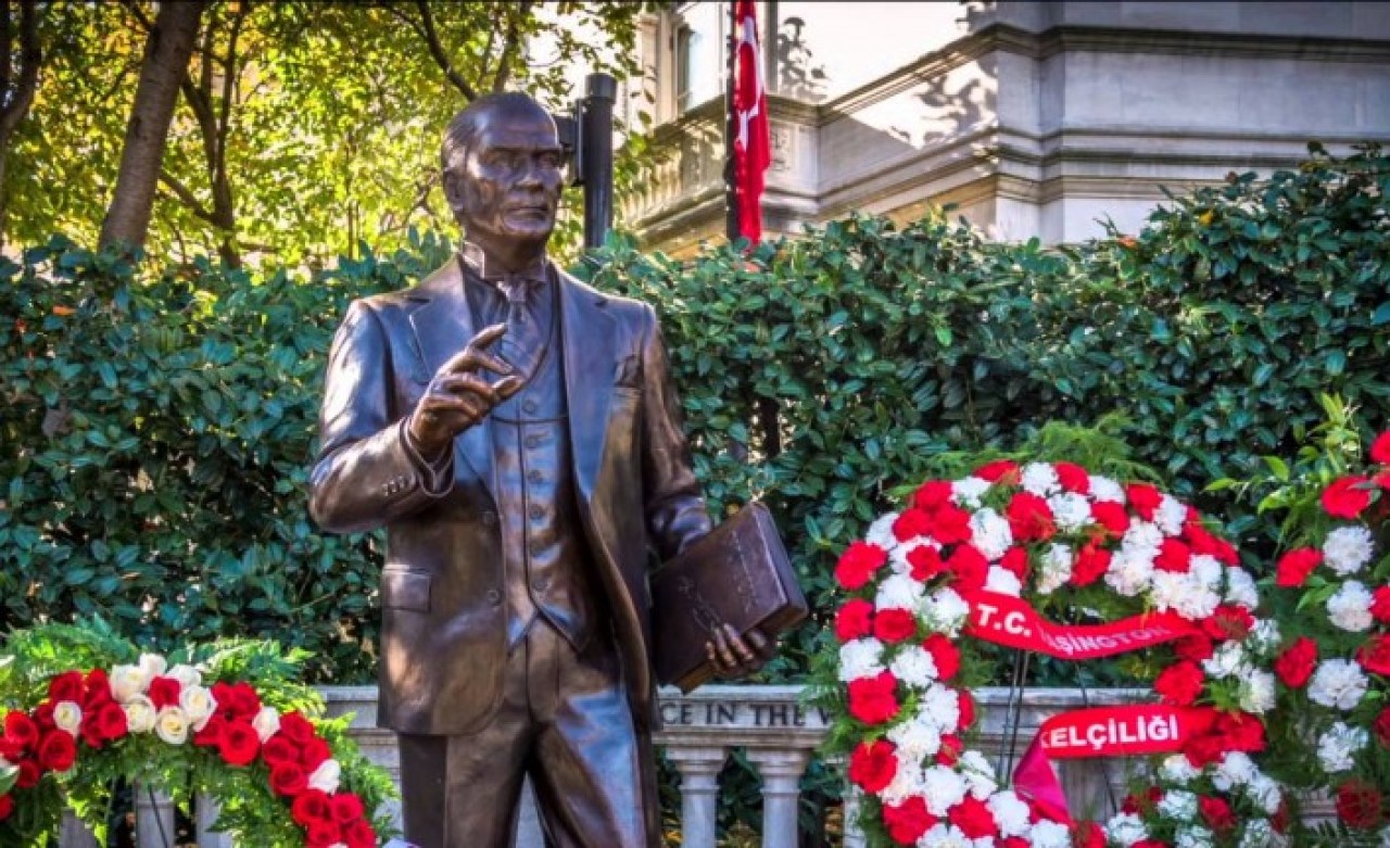Atatürk'ün Washington'da bulunan heykeline alçakça saldırı gerçekleştirildi!